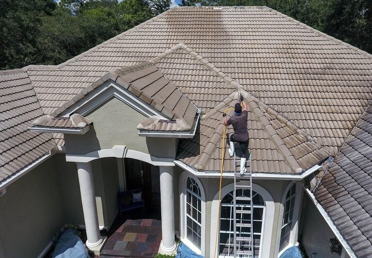 Roof Cleaning in Sydney, affordable house washing and pressure washing