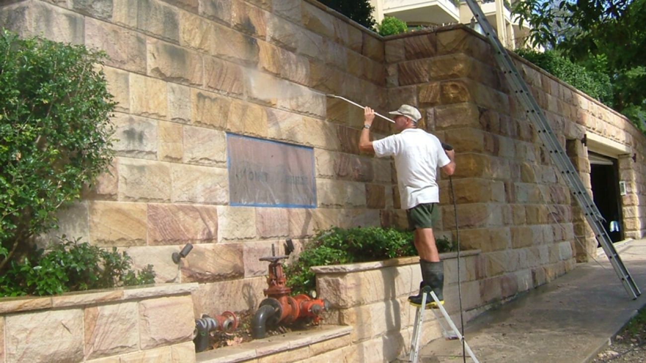 Pressure Washing Services, pressure washing Roseville, house washing and pressure washing services