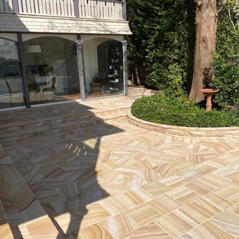 Professional before and after driveway cleaning in Sydney using pressure washing